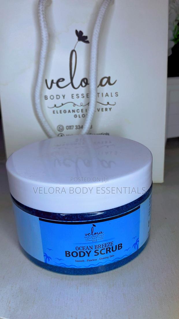 Velora Brightening Exfoliating Body Scrub for Soft Radiant Skin - thumbnail 4