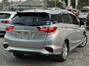 Honda Fit Shuttle 1.5 Hybrid 4WD 2018 Silver