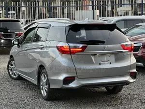 Honda Fit Shuttle 1.5 Hybrid 4WD 2018 Silver