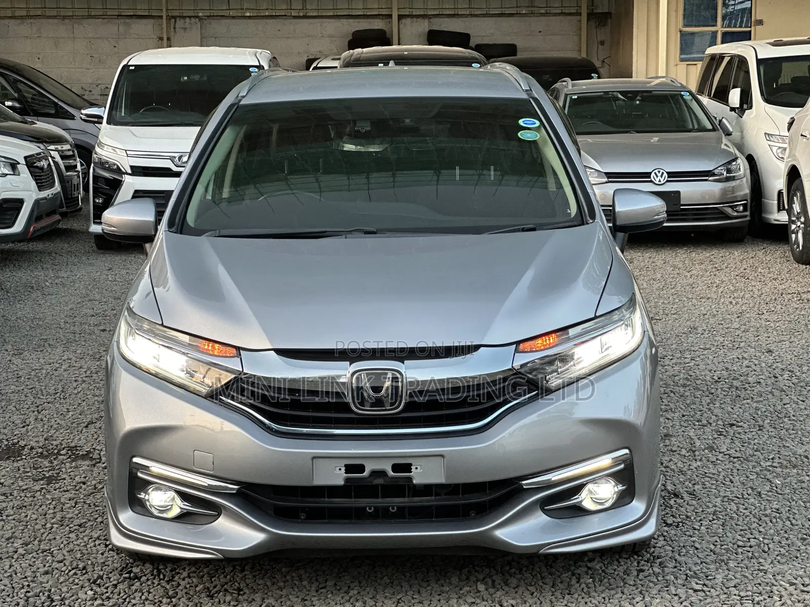 Honda Fit Shuttle 1.5 Hybrid 4WD 2018 Silver