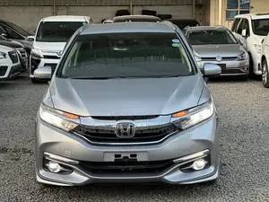 Honda Fit Shuttle 1.5 Hybrid 4WD 2018 Silver