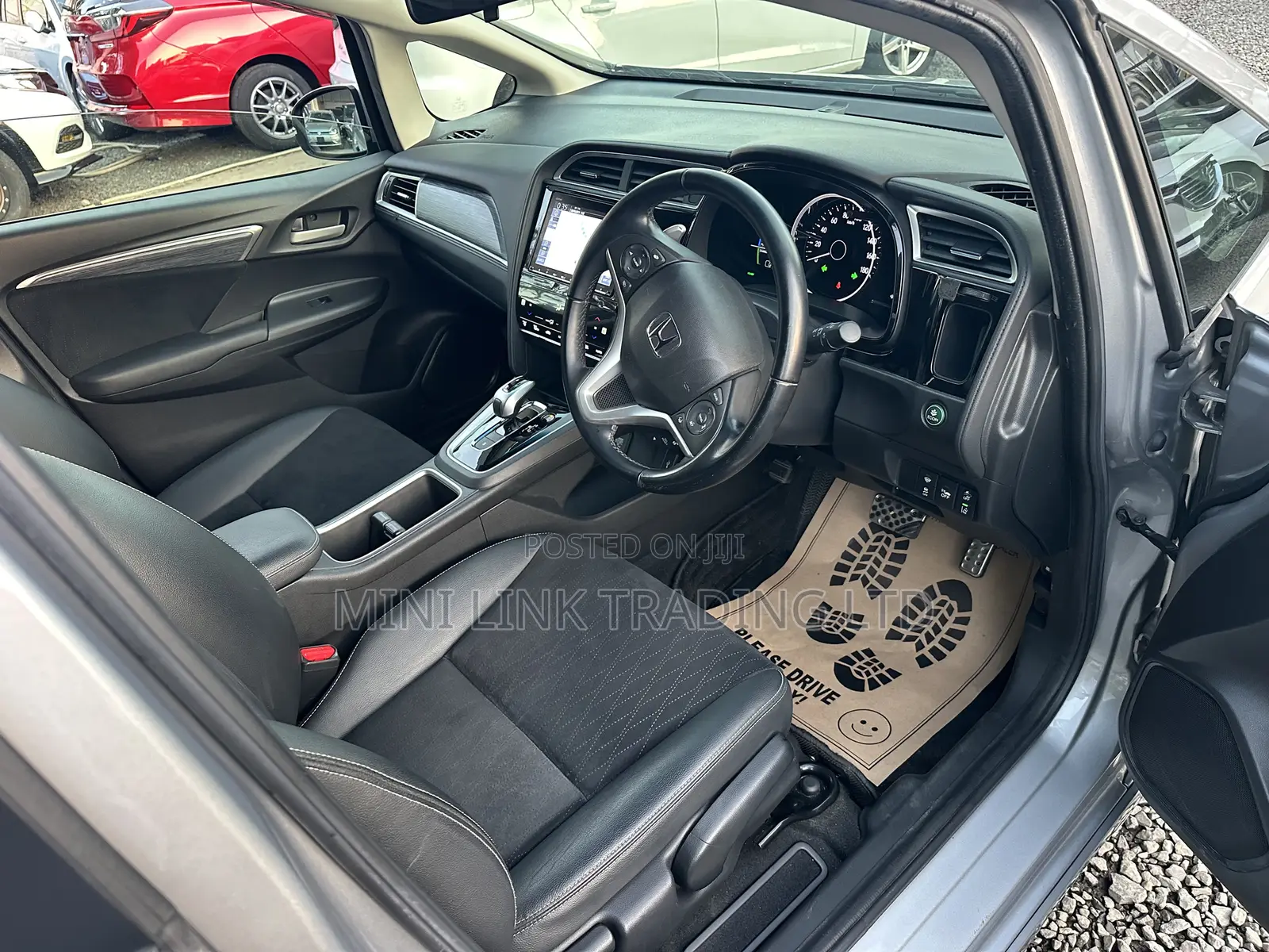 Honda Fit Shuttle 1.5 Hybrid 4WD 2018 Silver
