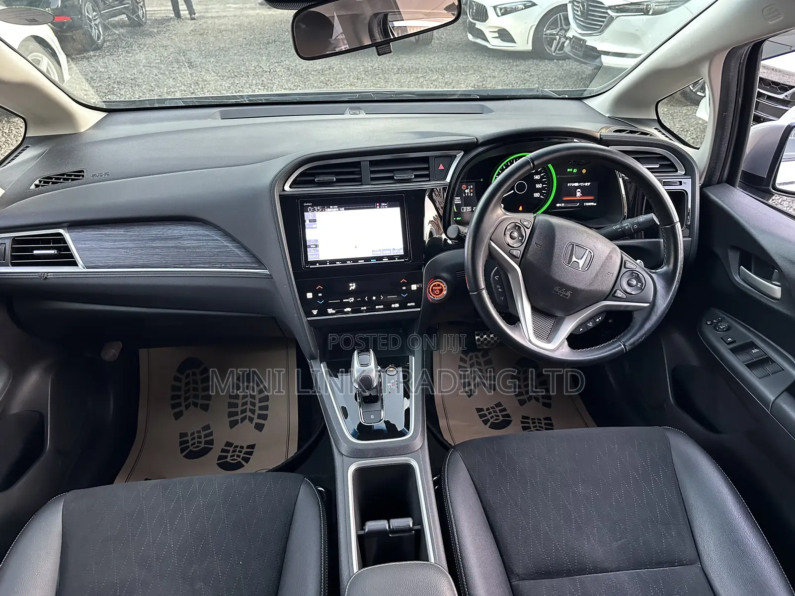 Honda Fit Shuttle 1.5 Hybrid 4WD 2018 Silver