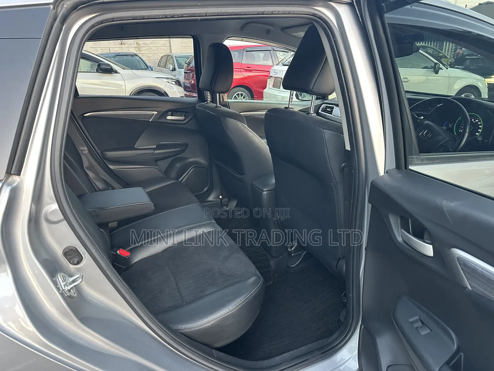 Honda Fit Shuttle 1.5 Hybrid 4WD 2018 Silver