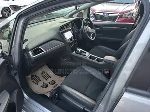 Honda Fit Shuttle 1.5 Hybrid 4WD 2018 Silver