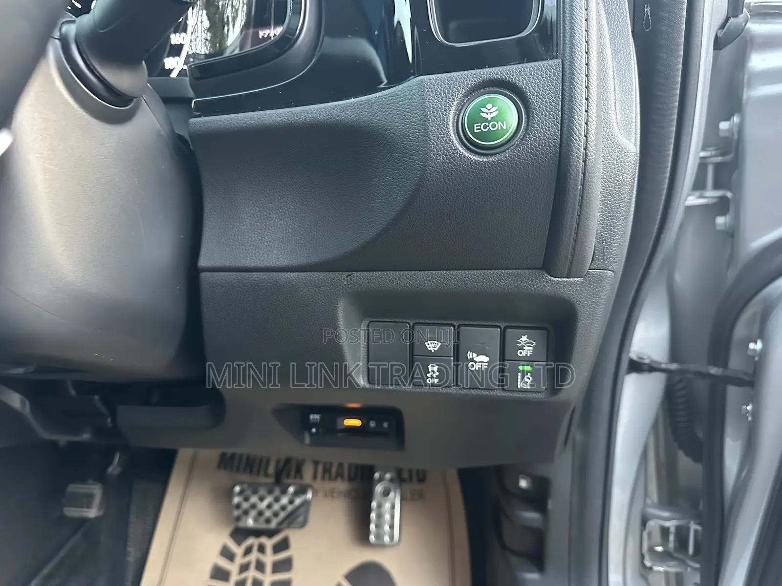 Honda Fit Shuttle 1.5 Hybrid 4WD 2018 Silver