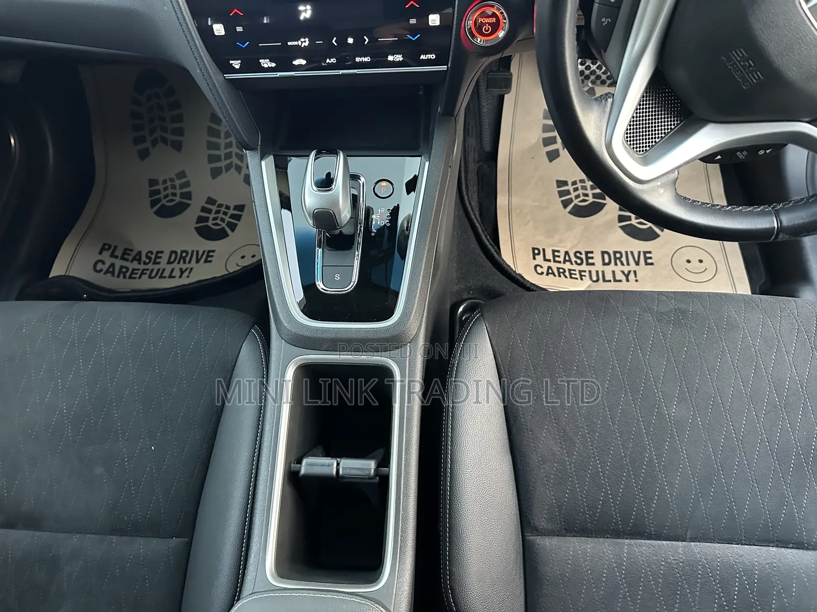 Honda Fit Shuttle 1.5 Hybrid 4WD 2018 Silver