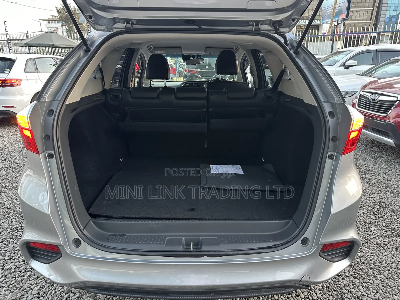 Honda Fit Shuttle 1.5 Hybrid 4WD 2018 Silver