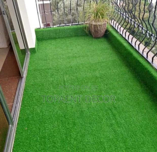 25mm Green Artificial Well Maintained Grass Carpet - main view