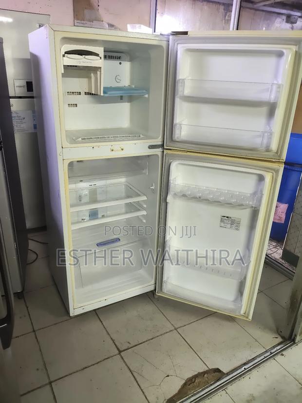 Well Maintained Clean and Neat White Sumsung Fridge - thumbnail 2