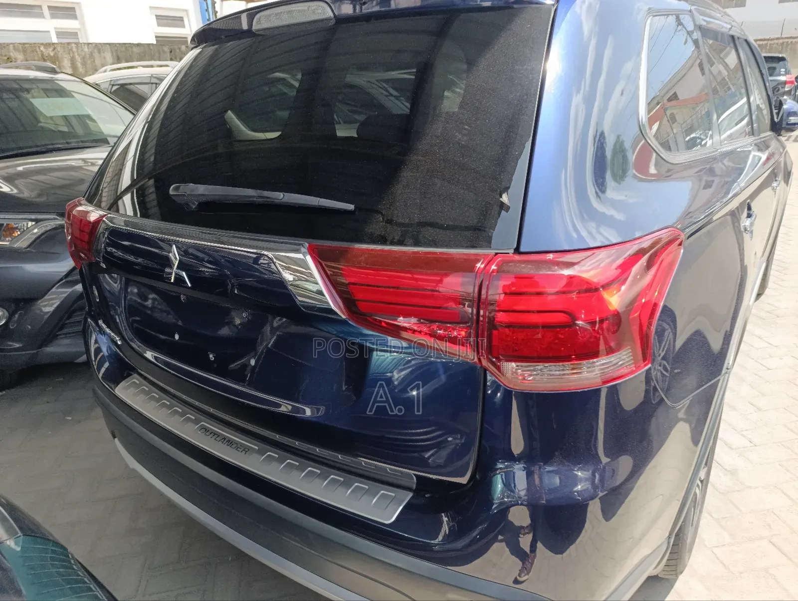 Mitsubishi Outlander 2018 Blue