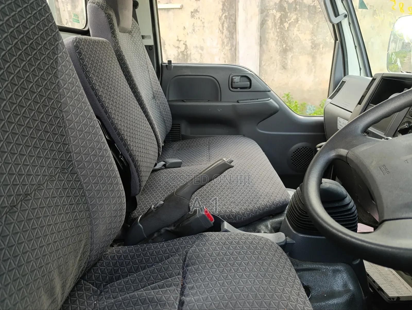 Isuzu Elf With 2017 White