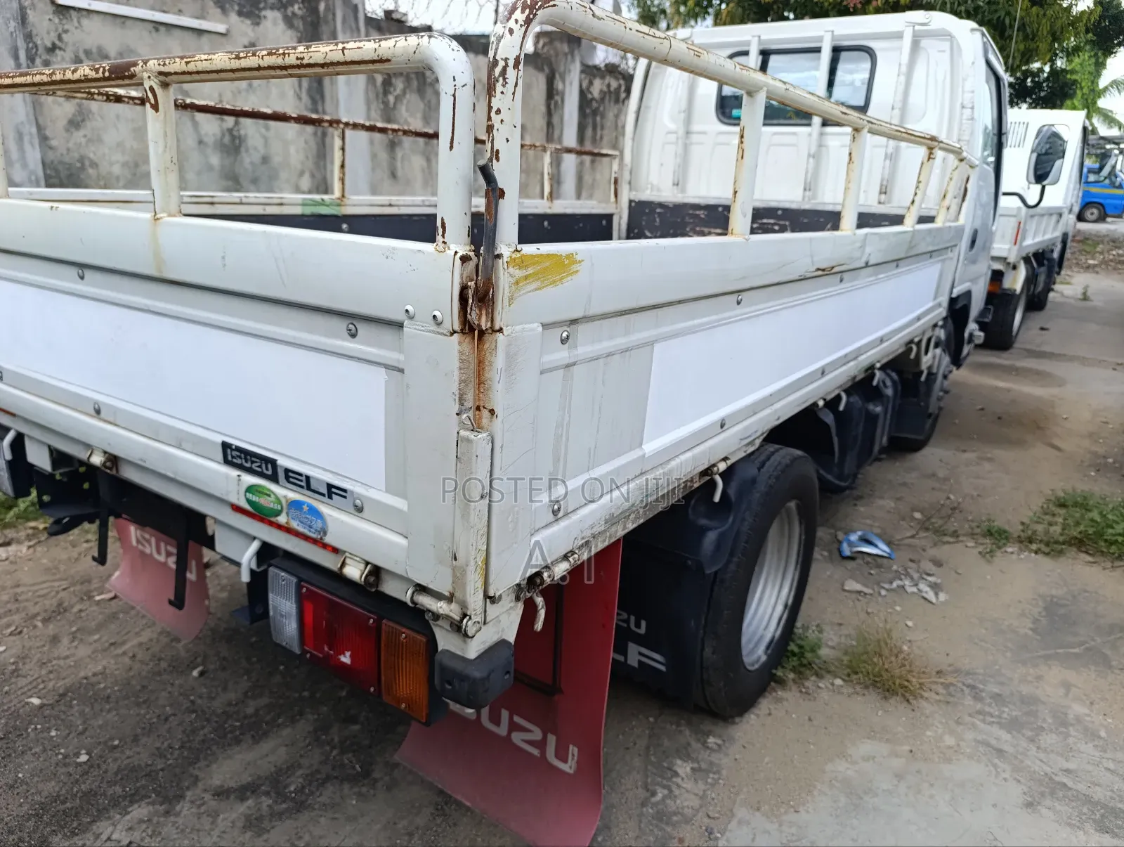 Isuzu Elf With 2017 White