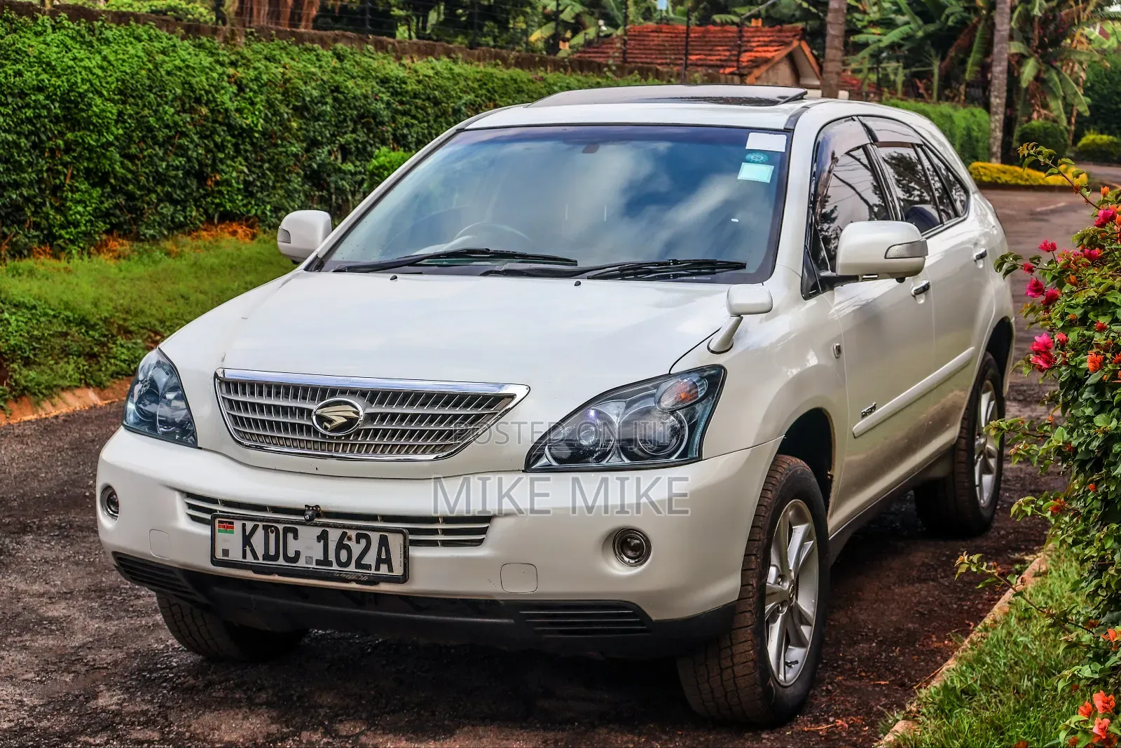 Toyota Harrier 3.3 Hybrid 4WD 2011 White