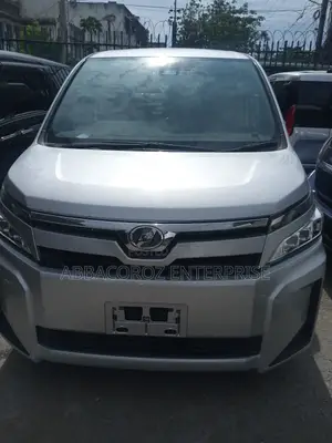 Toyota Voxy 2019 Silver