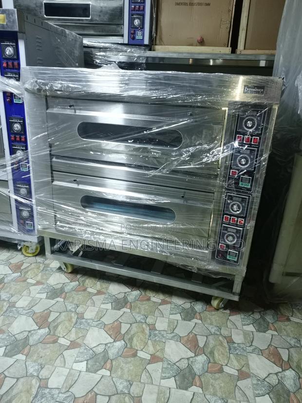 Commercial Electric Oven With a Two-Deck, Four-Tray - main view