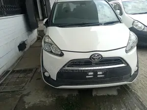 Toyota Sienta 2018 White