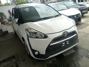 Toyota Sienta 2018 White