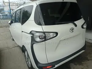 Toyota Sienta 2018 White