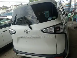 Toyota Sienta 2018 White