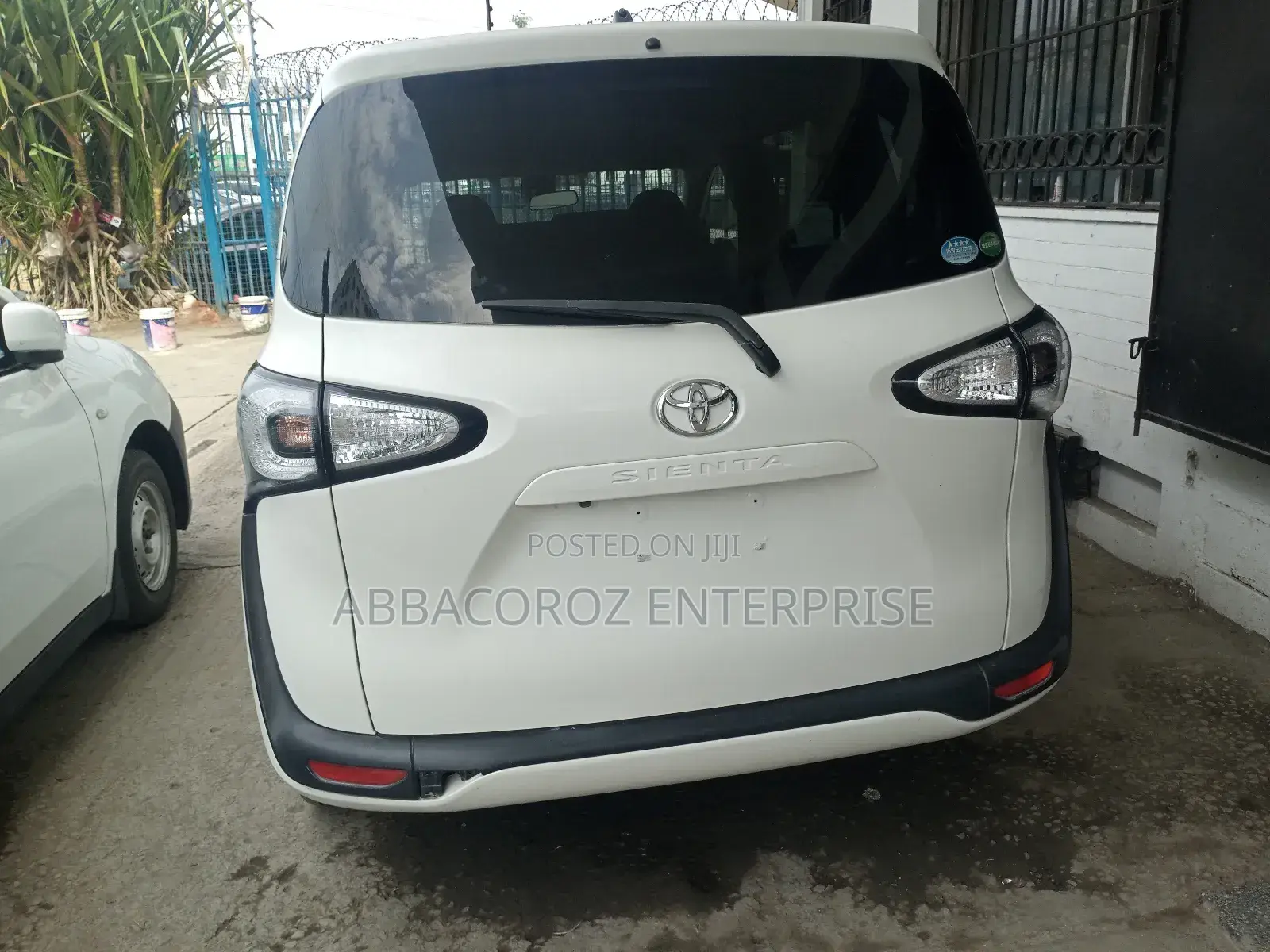 Toyota Sienta 2018 White