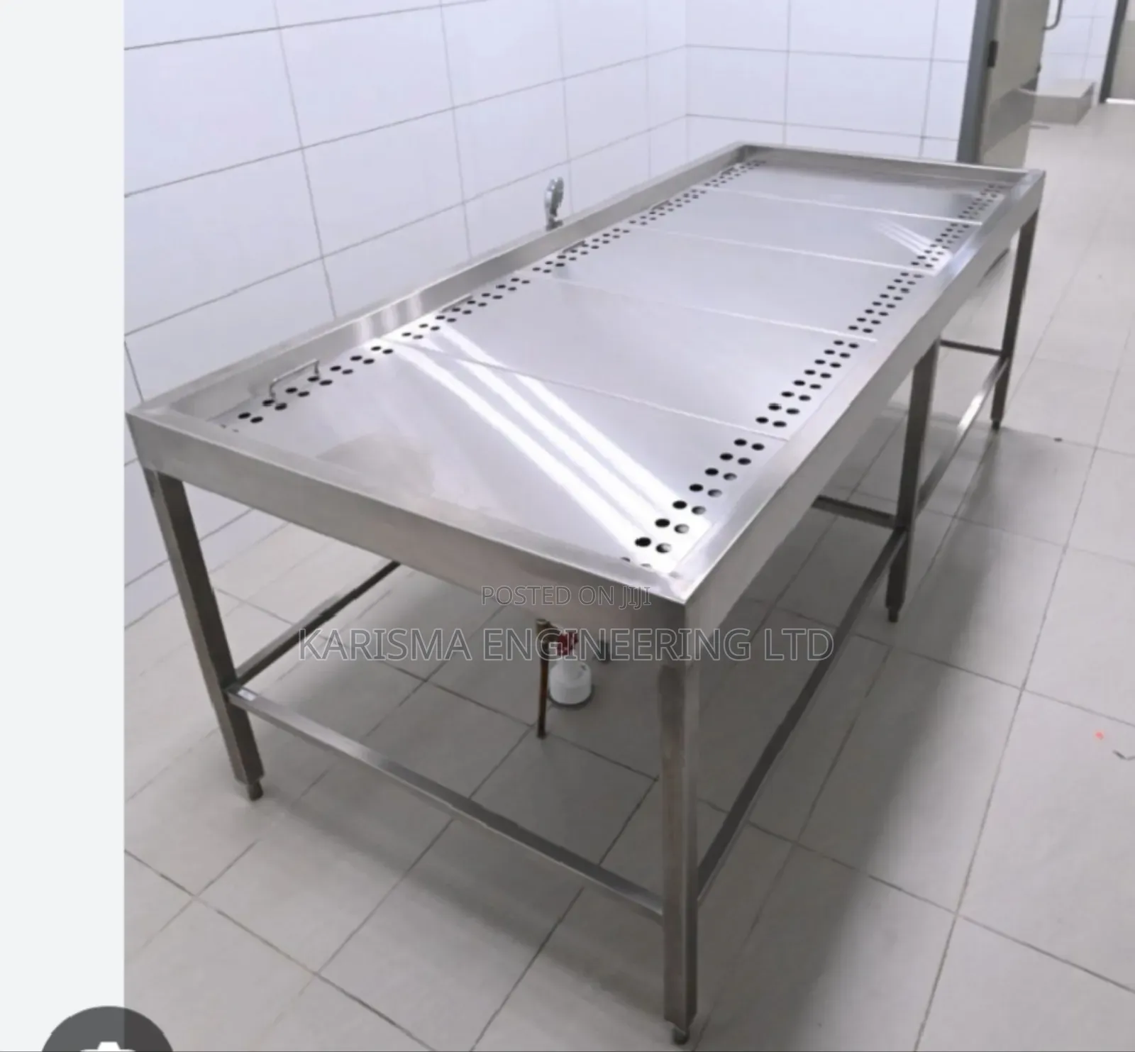 Stainless Steel Table Designed for Washing