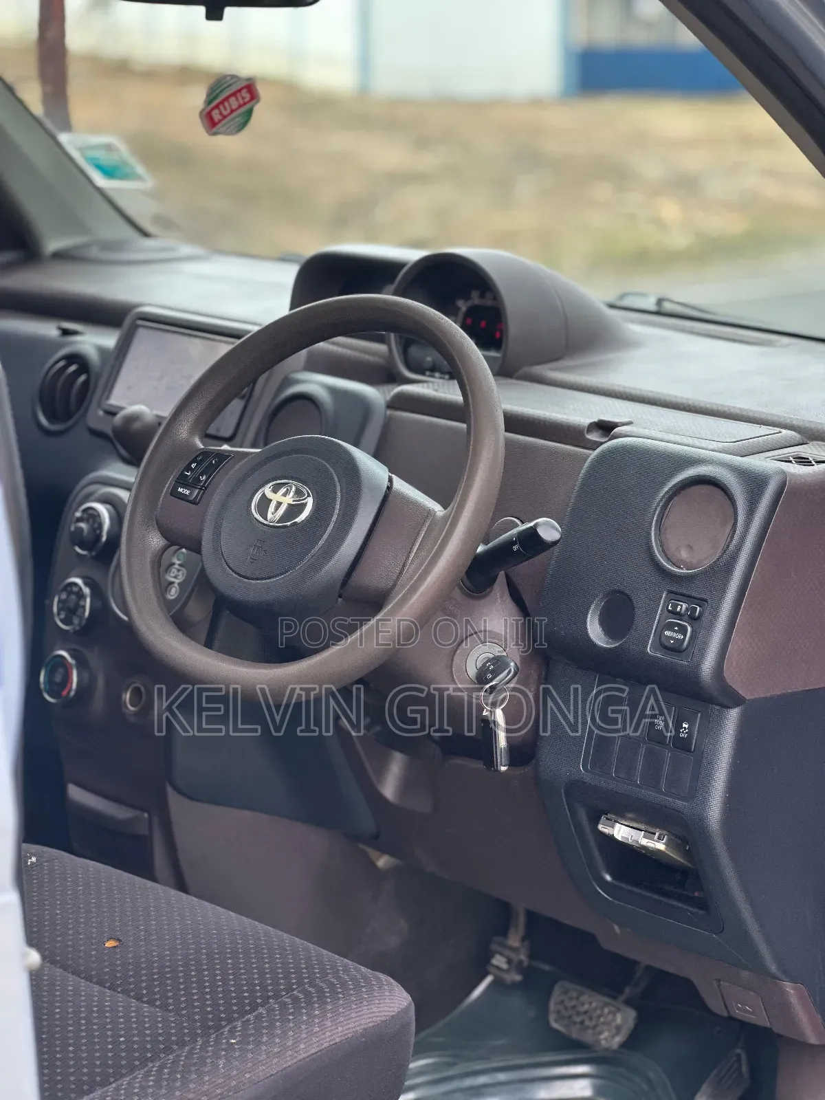 Toyota Spade 2014 Blue