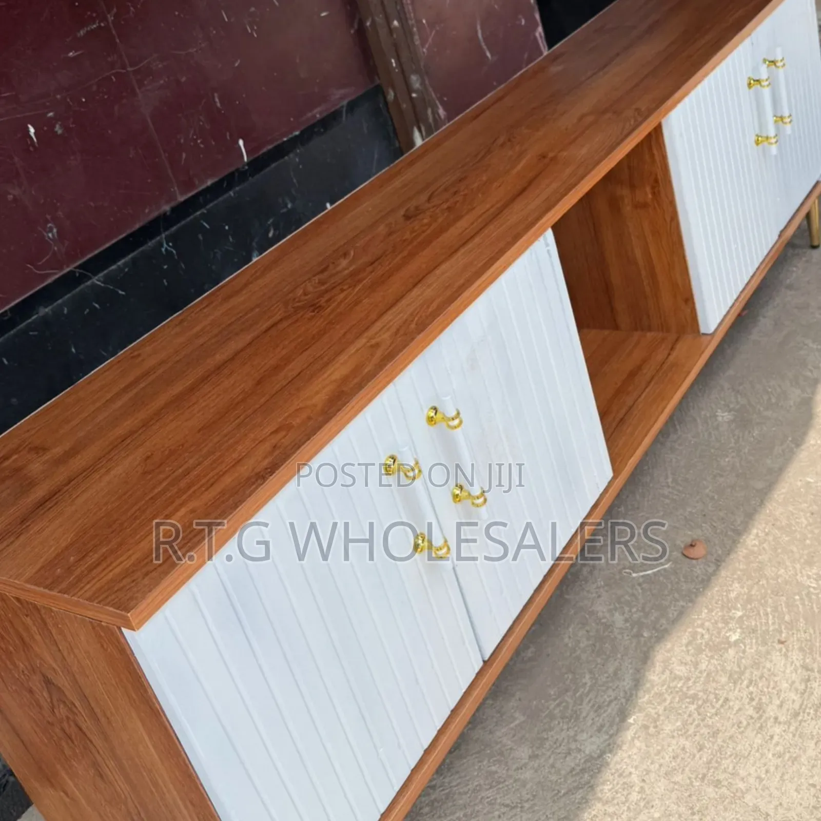 Modern 5.5 Ft Laminate Tv Console – Sleek Durable
