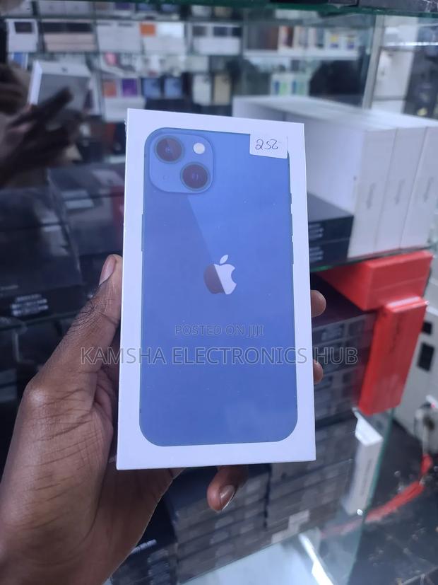 New Apple iPhone 13 256 GB Blue - main view