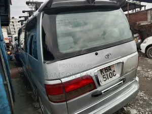 Toyota Regius 2001 White