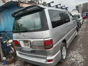 Toyota Regius 2001 White