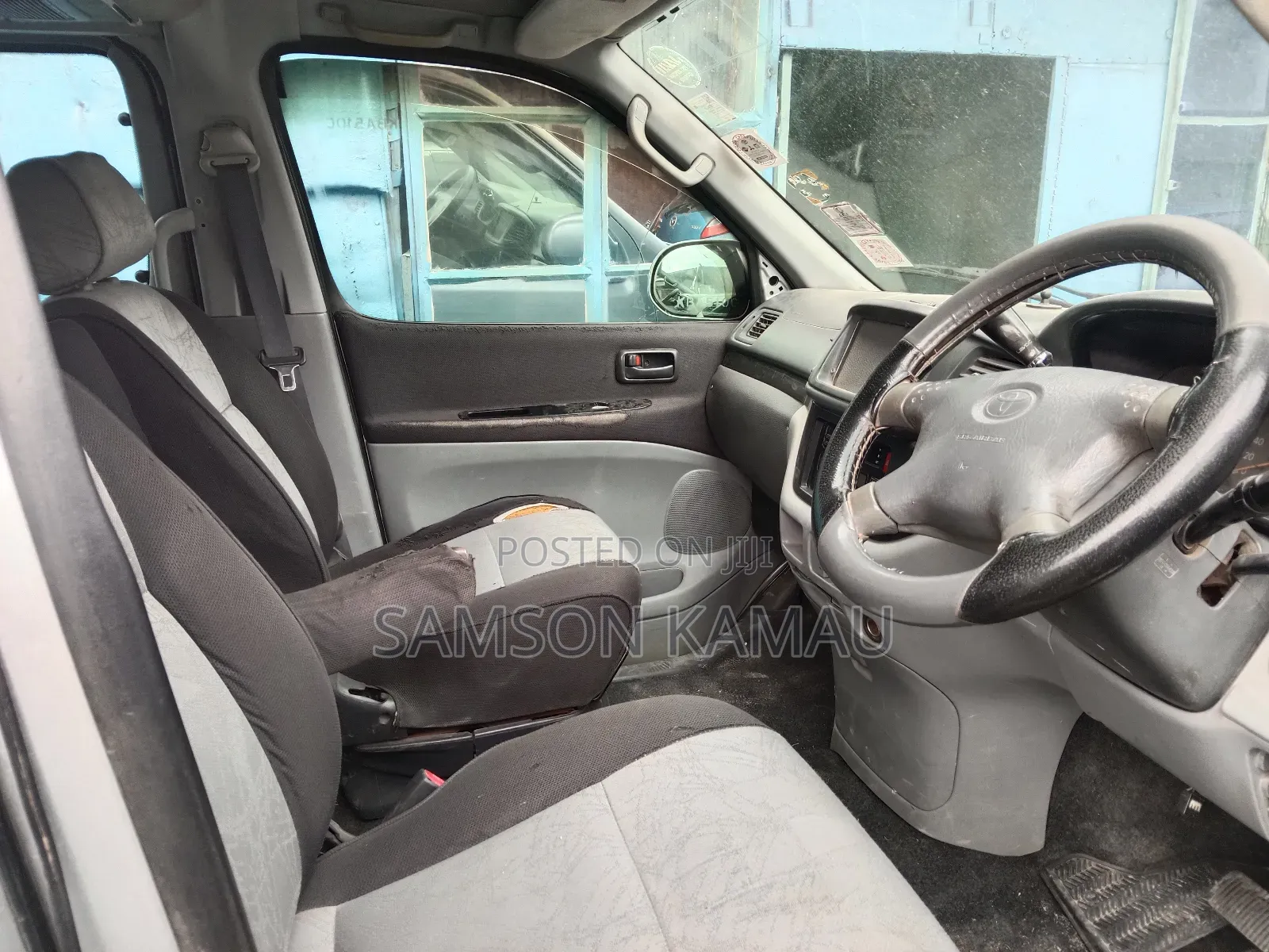 Toyota Regius 2001 White
