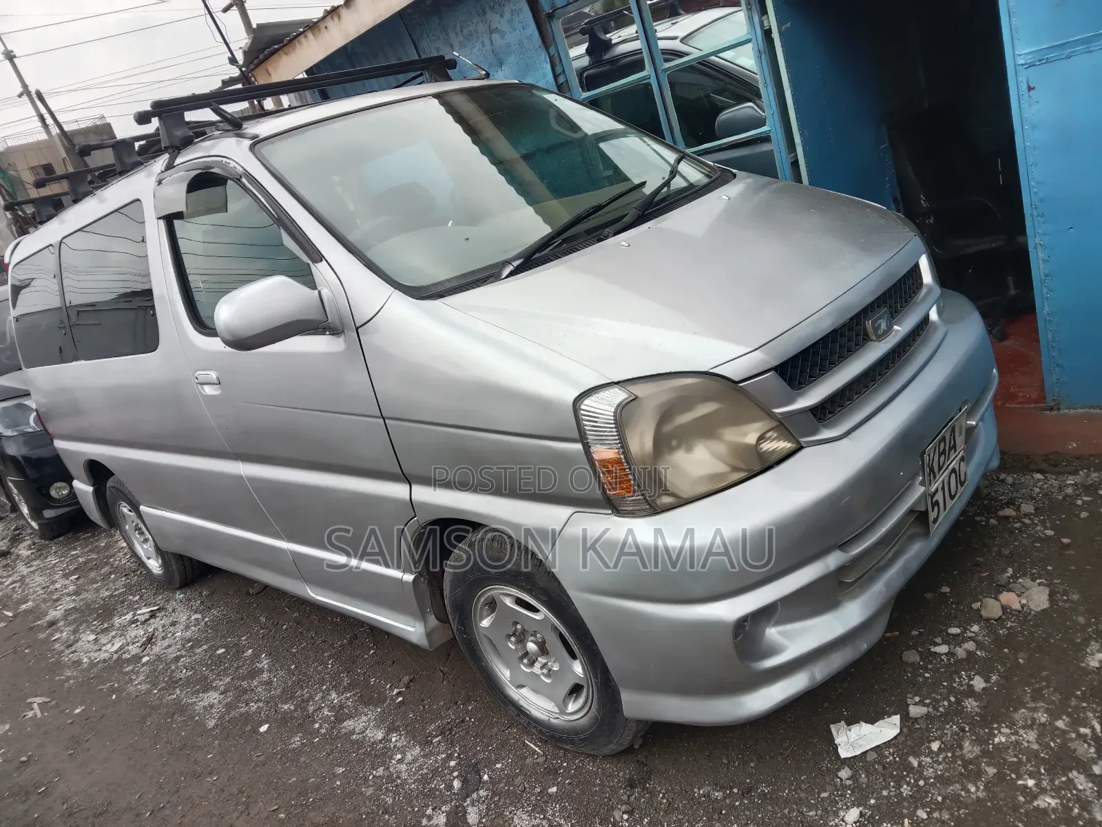 Toyota Regius 2001 White