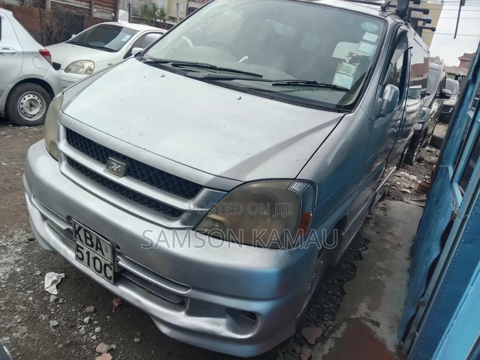 Toyota Regius 2001 White