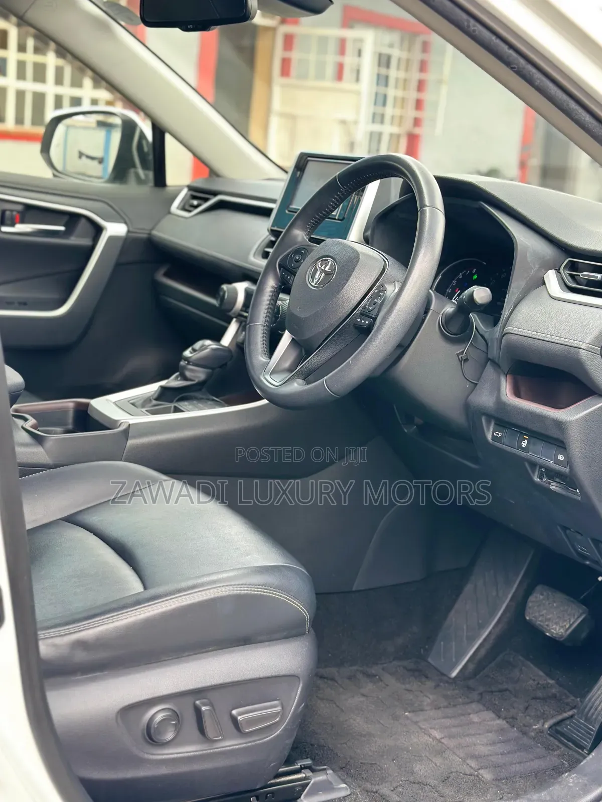 Toyota RAV4 XLE Premium AWD 2019 White