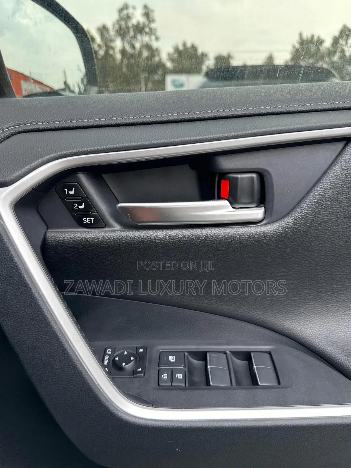 Toyota RAV4 XLE Premium AWD 2019 White