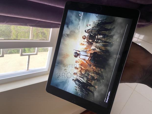 Apple iPad 5 (2022) 32 GB Silver - thumbnail 4