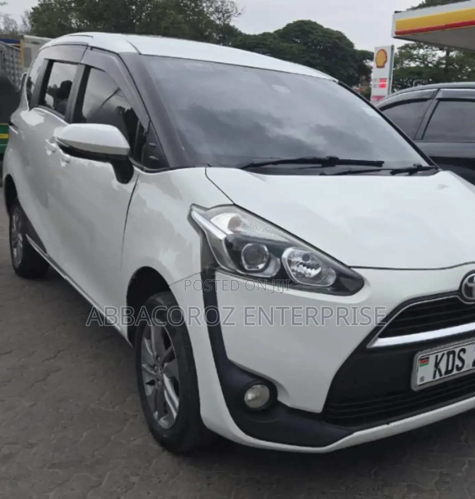 Toyota Sienta 2017 White