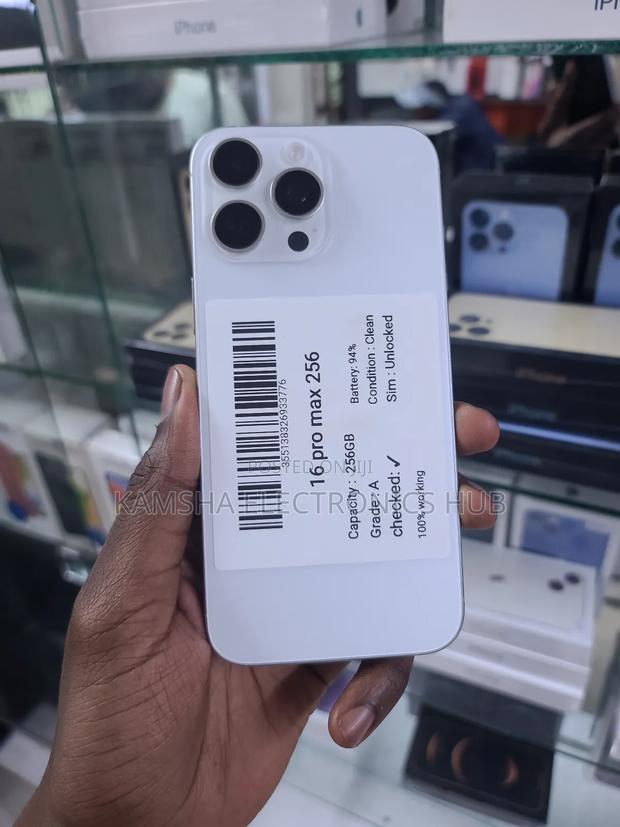 Apple iPhone 16 Pro Max 256 GB White - main view