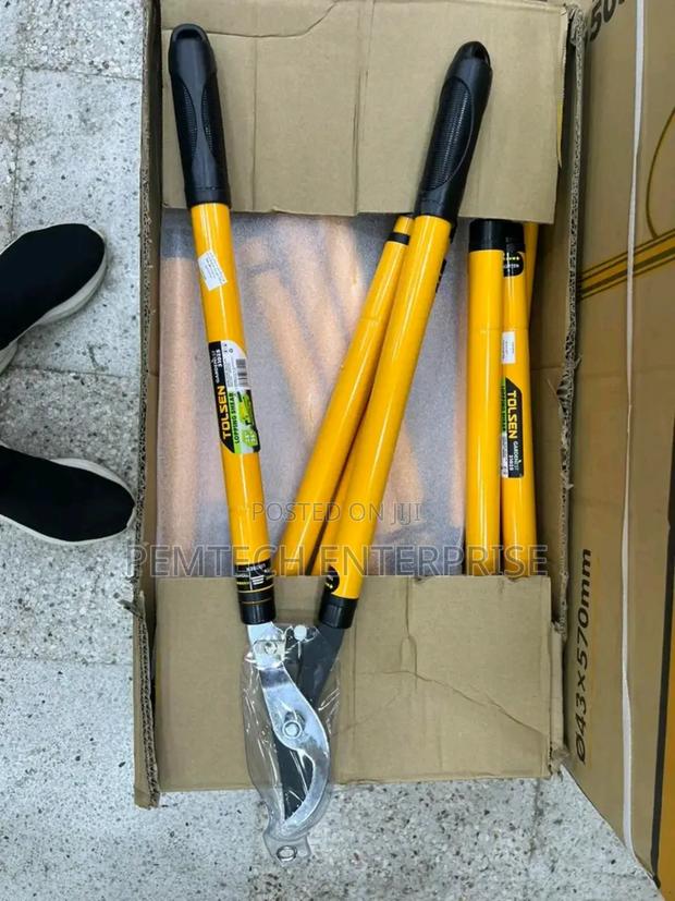 Tolsen Garden Telescopic Lopping Shear, Model Number 31025.