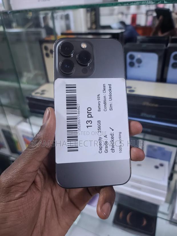 Apple iPhone 13 Pro 256 GB Gray - main view