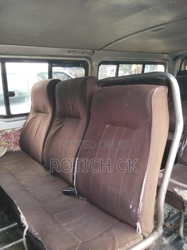 Toyota HiAce 2009 Grey - thumbnail 5