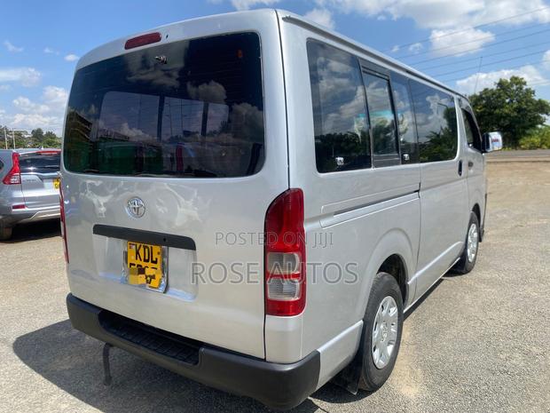Toyota HiAce 2016 Silver - thumbnail 4