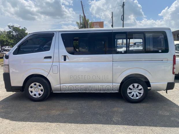 Toyota HiAce 2016 Silver - thumbnail 8