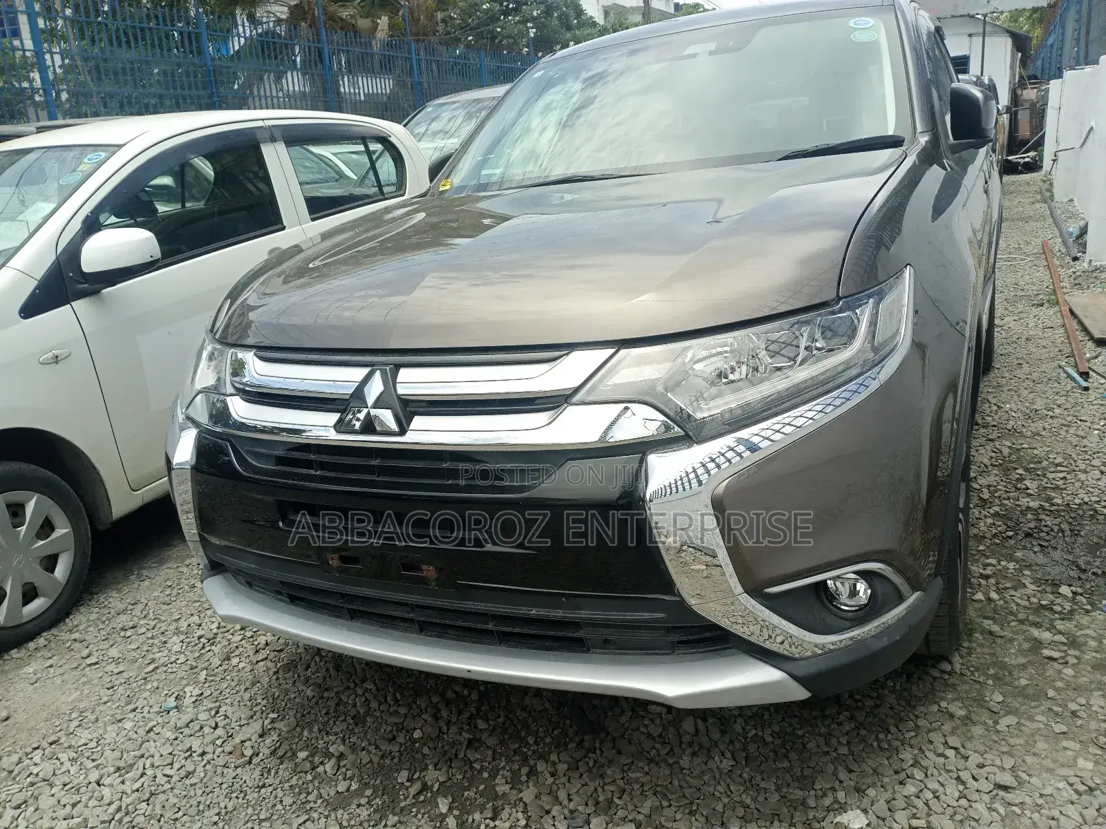 Mitsubishi Outlander 2018 Gold