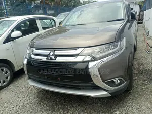 Mitsubishi Outlander 2018 Gold