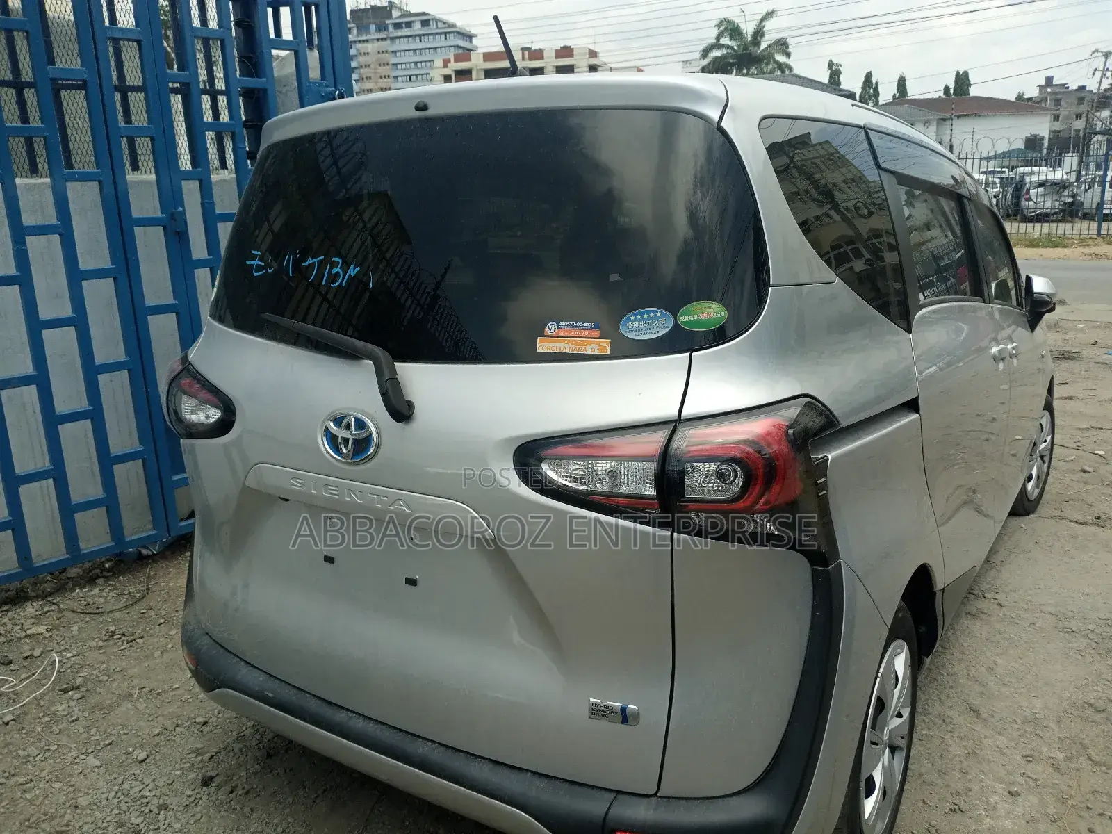 Toyota Sienta 2018 Silver