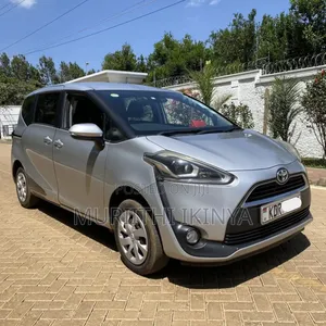 Toyota Sienta 2015 Silver