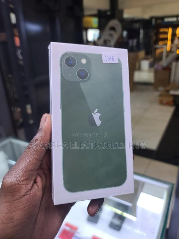 New Apple iPhone 13 128 GB Green - main view