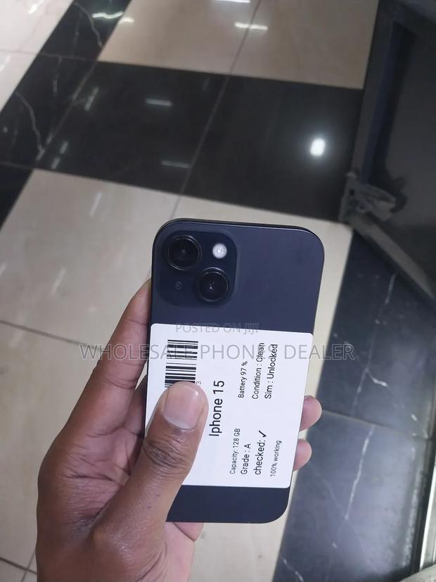 Apple iPhone 15 128 GB Black - thumbnail 3